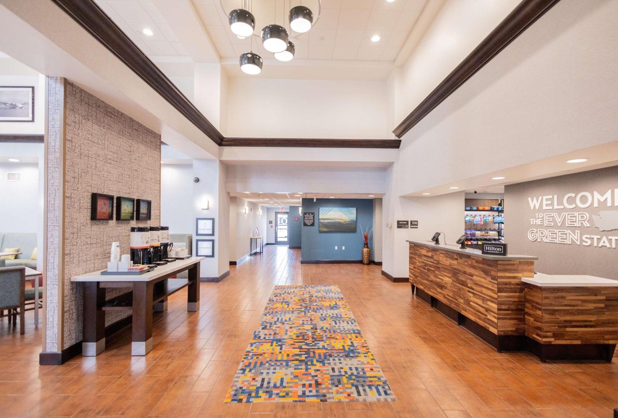 Hampton Inn & Suites By Hilton Seattle/Kent Bagian luar foto