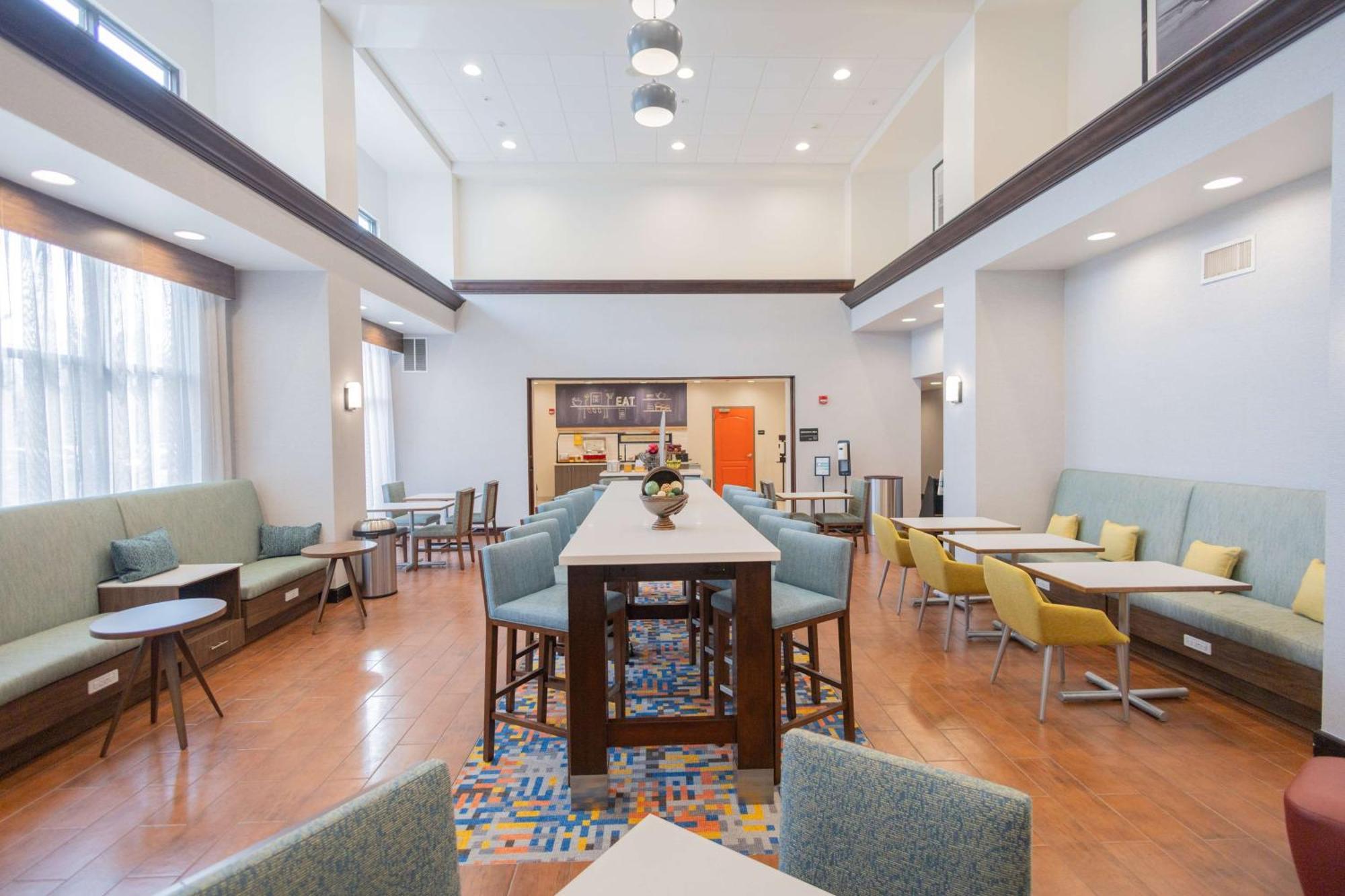 Hampton Inn & Suites By Hilton Seattle/Kent Bagian luar foto